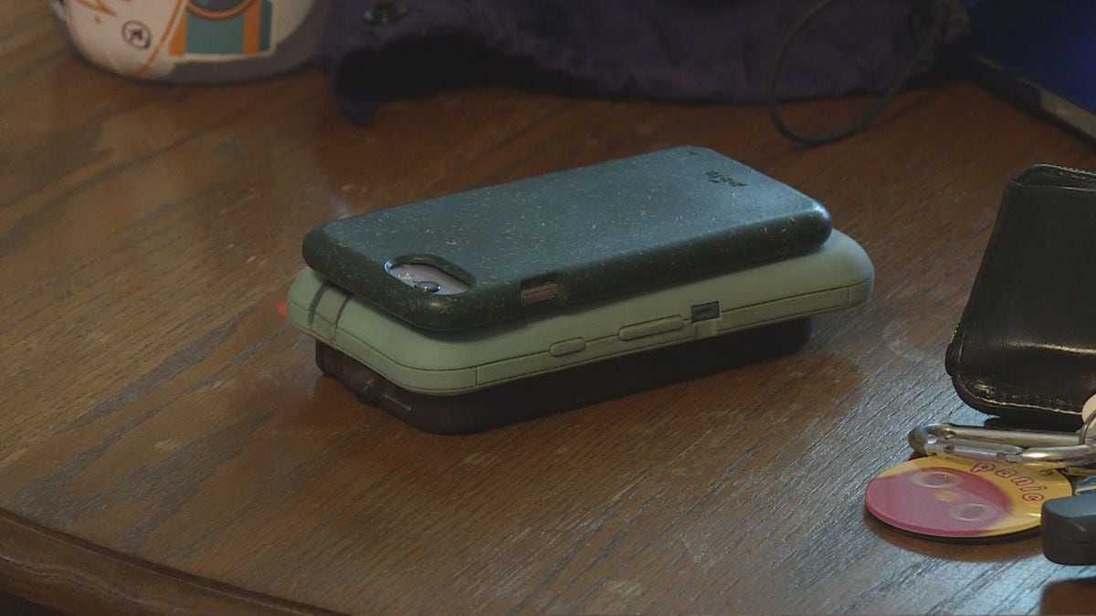 Phones sit on a table so no one is tempted to distract themselves from the group (Source: WVLT)