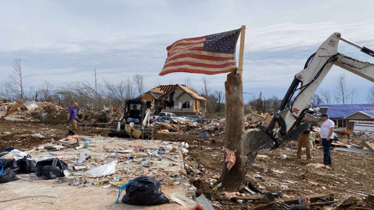 American flag among tornado damage in Putnam County / Source: WVLT