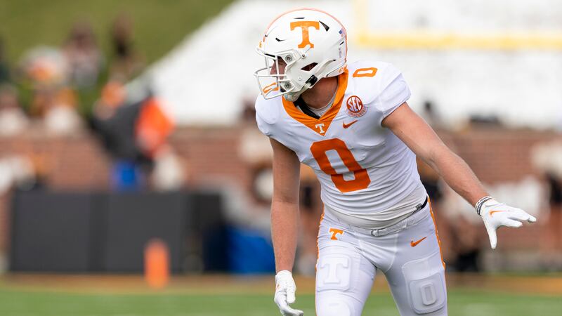 Tennessee Wide Receiver checks to make sure he's on line. Photo By Andrew Ferguson/Tennessee...