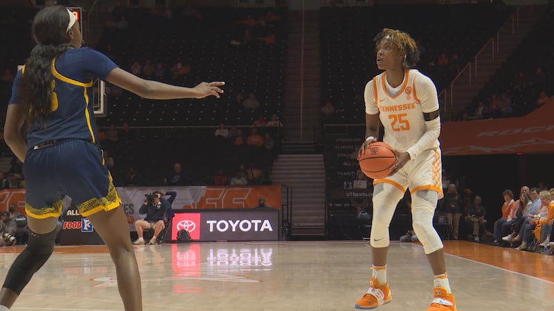Jordan Horston posted 14 points off 12 minutes of action against the Mocs.