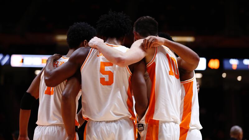 Basketball Vols moves up in AP ranking.