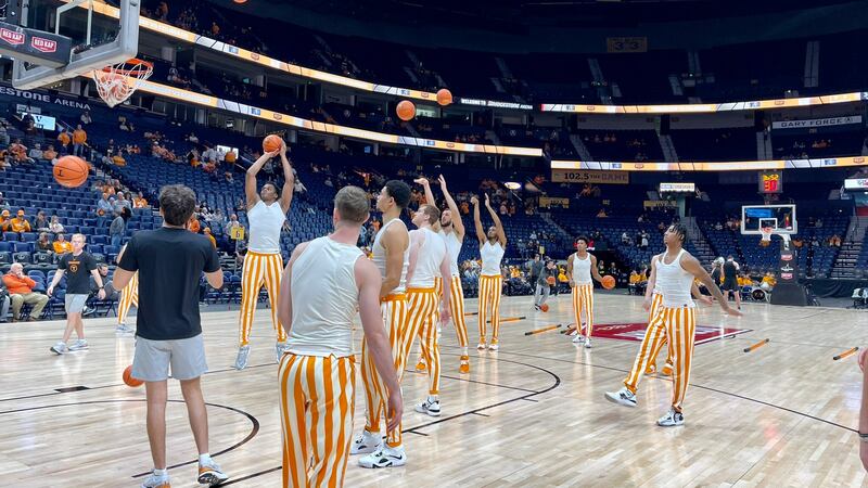 The basketvols warming up before they face off against the Colorado Buffaloes.